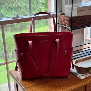 Michael Kors large Jet Set bag — Red — Bag is like brand new. Used briefly